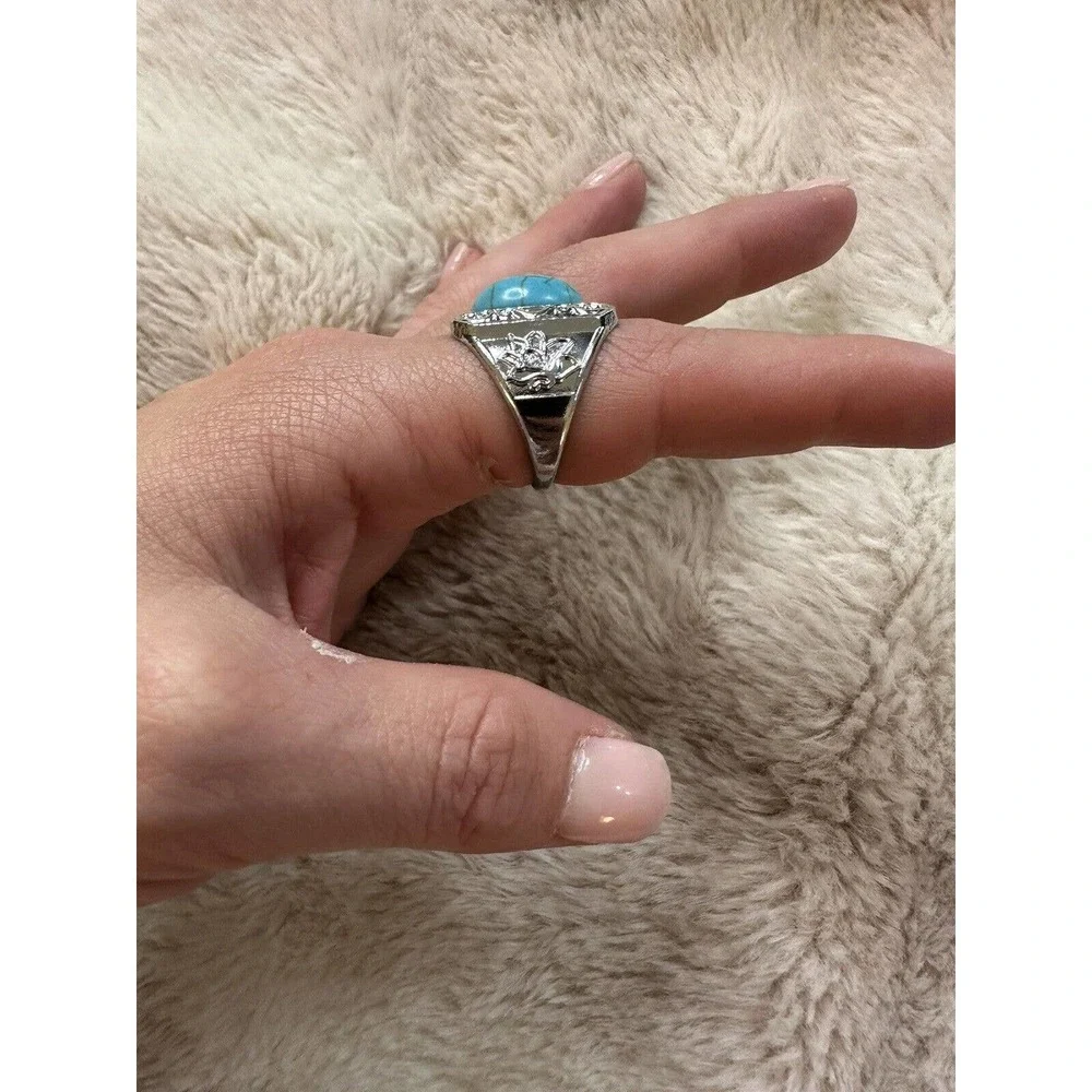 Oval Turquoise And Silver Costume Western Ring Sz 8
